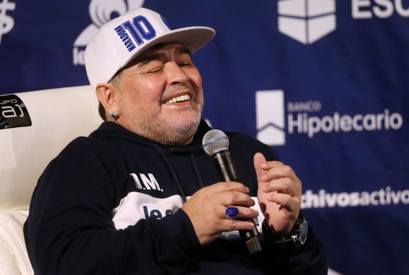 Argentine club makes throne for coach Maradona